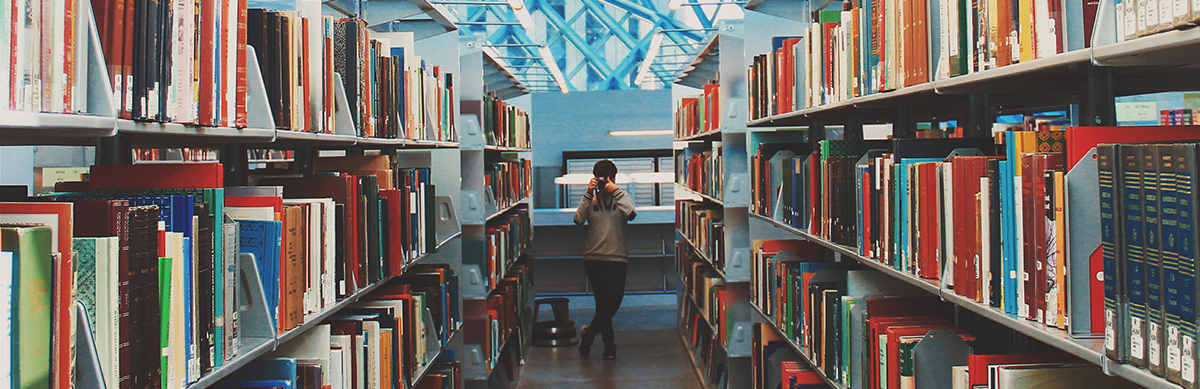Student using flex time to visit the library
